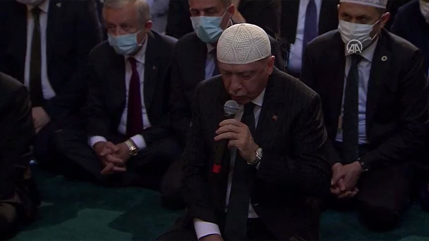 Ribuan Orang Hadiri Shalat Jum'at Pertama di Aya Sofya, Erdogan Lantunkan Ayat Suci Al-Qur'an